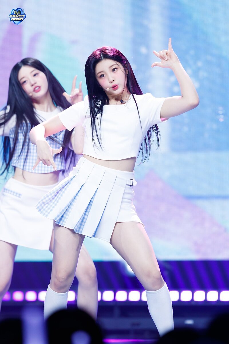240411 ILLIT Wonhee - 'Magnetic' at M Countdown documents 3