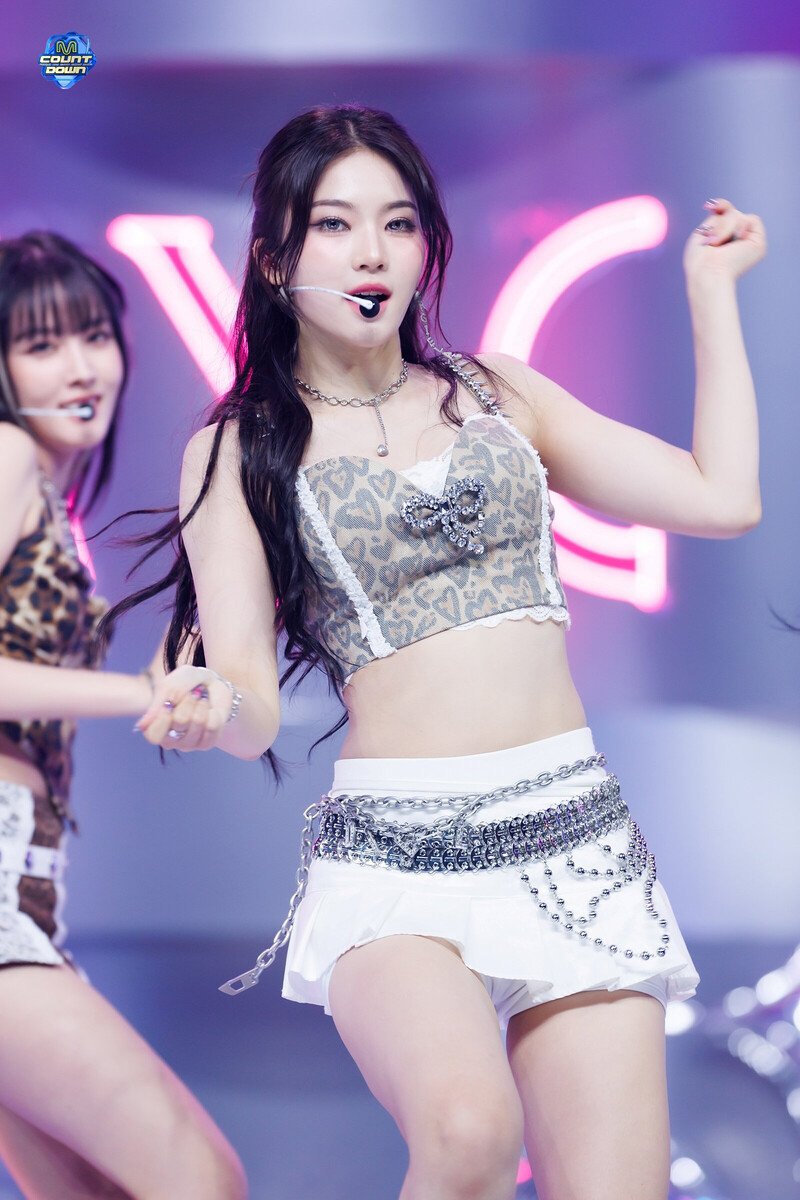240704 STAYC Isa - 'Cheeky Icy Thang' at M Countdown documents 9