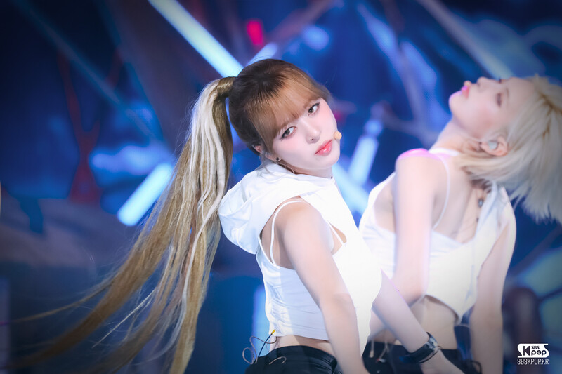 240825 NMIXX Lily - 'See that?' at Inkigayo documents 4