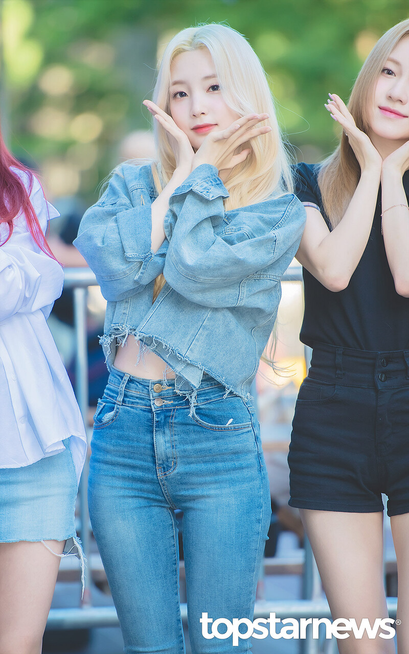 220902 Rocket Punch Yeonhee - Music Bank Commute documents 11