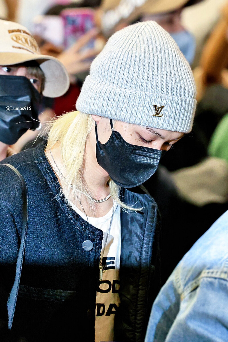 241110 FELIX at Gimpo Airport documents 4