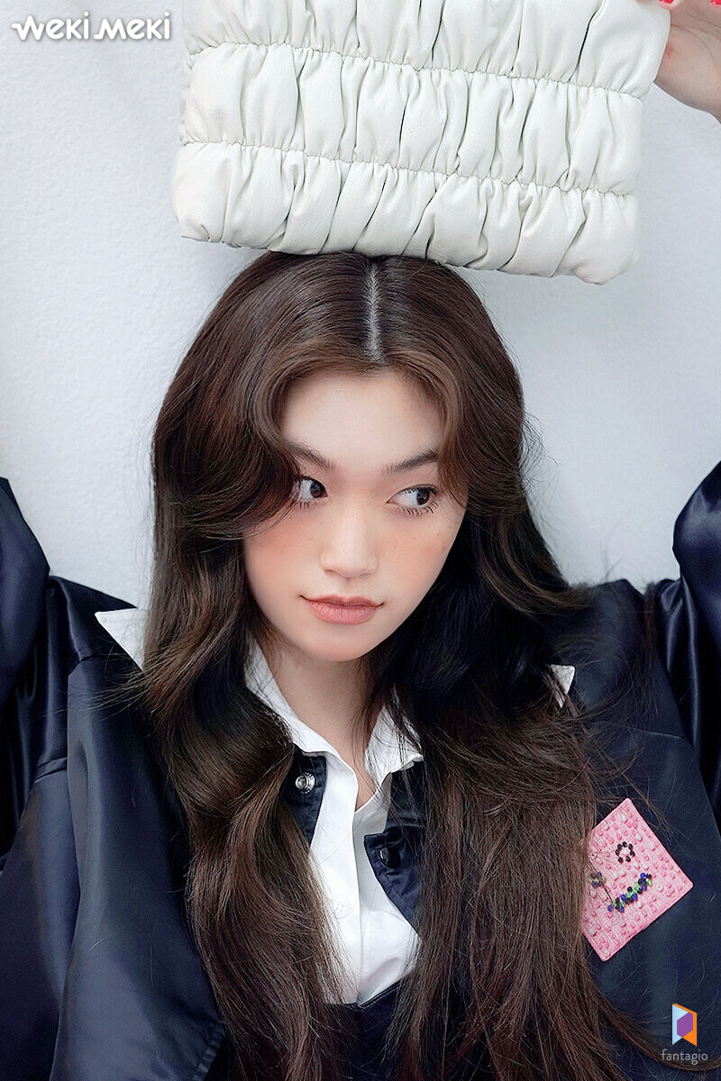 220119 Fantagio Naver Post - Doyeon - Star Magazine January 2022 Behind documents 13