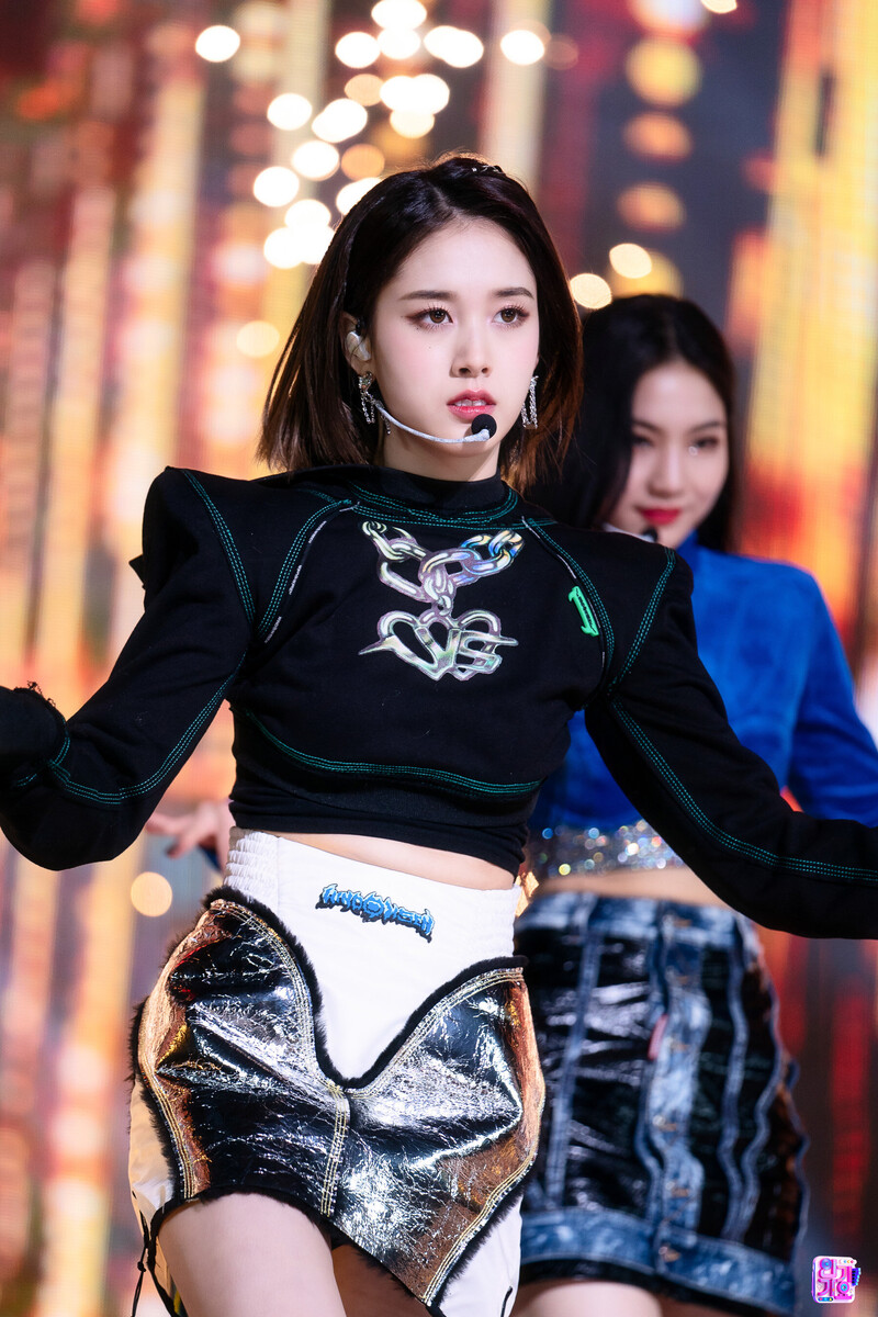 220306 STAYC J - 'RUN2U' at Inkigayo documents 1