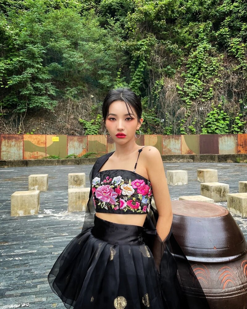 220722 (G)I-DLE Soyeon Instagram Update documents 1