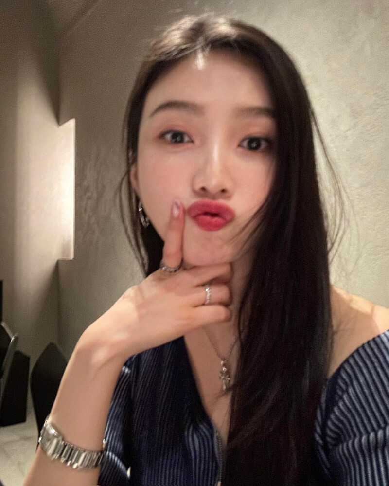 230904 Red Velvet Joy Instagram Update documents 8