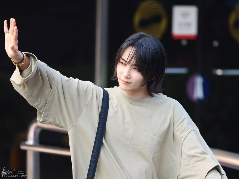 240503 SEVENTEEN Jeonghan - Music Bank Commute documents 4