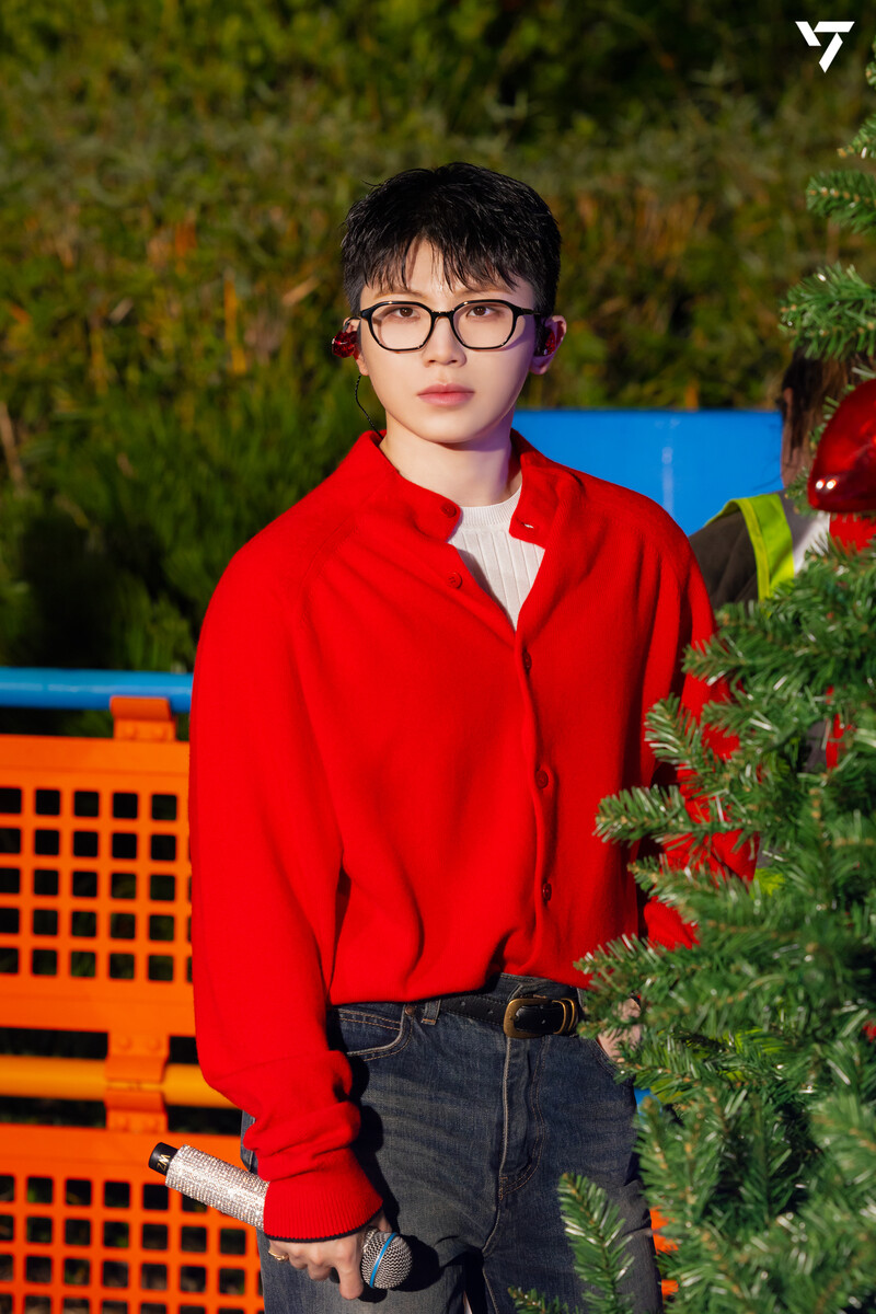 250107 SEVENTEEN - ‘2024 Disney Holiday performance’ Photo Sketch documents 12