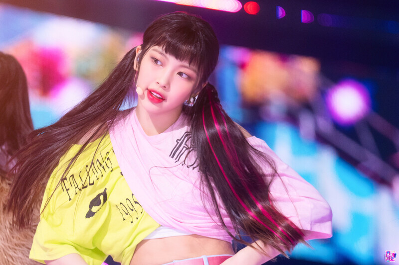 220821 NewJeans Hyein - 'Attention' at Inkigayo documents 3