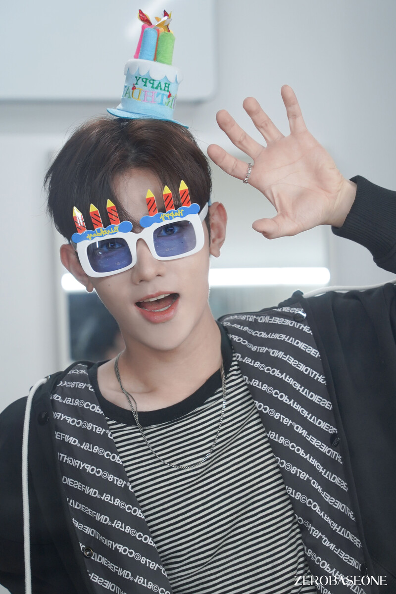 230726 Wakeone Naver update | Zhang Hao birthday shoot behind the scenes photos documents 8