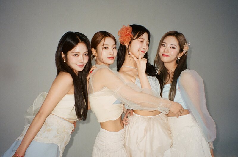 220630 M2 Twitter Update - fromis_9 June Film Camera Photos for 'Stay This Way' documents 4