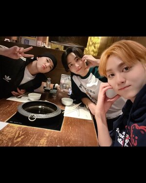 221109 SEVENTEEN Hoshi Instagram Update - With Jeonghan and Seungkwan