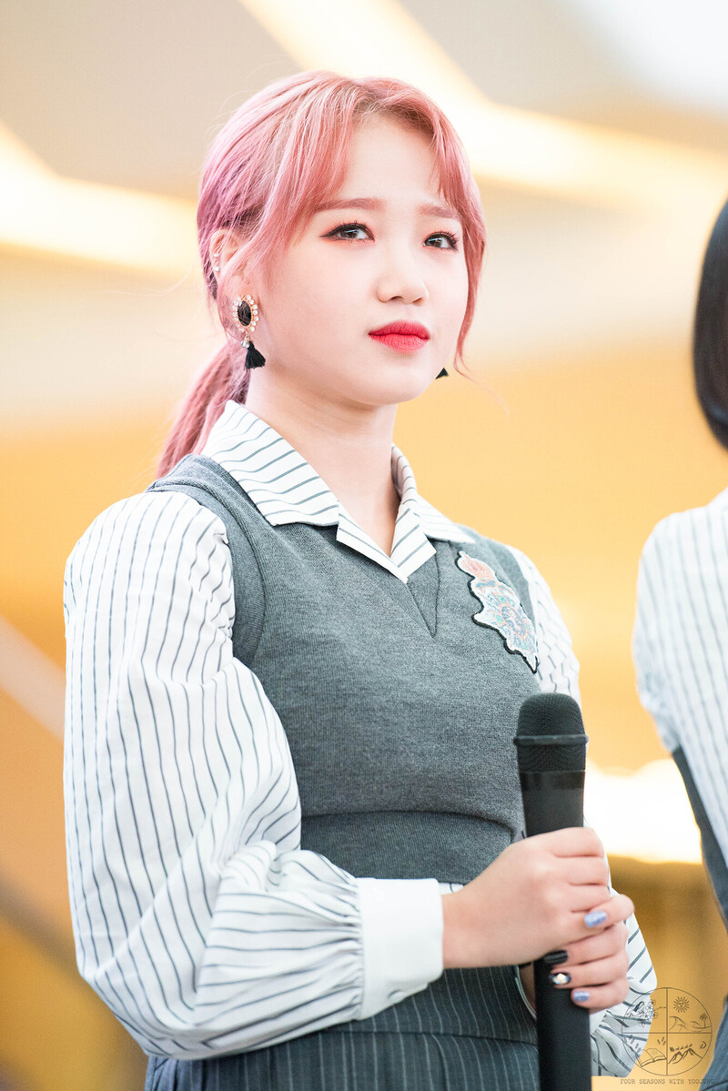 180225 Weki Meki Yoojung at Goyang 'Lucky.' Fansign documents 3