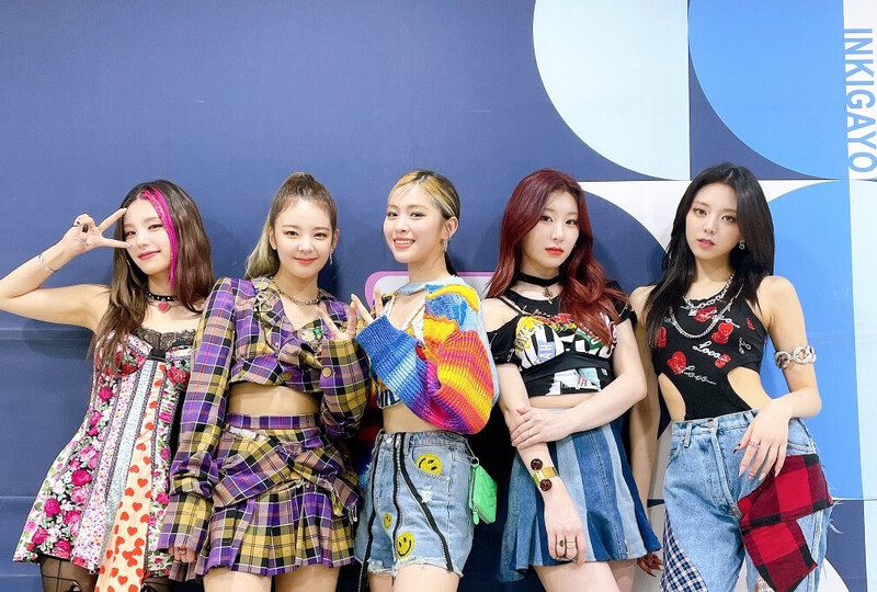 210926 ITZY Twitter Update at Inkigayo documents 1