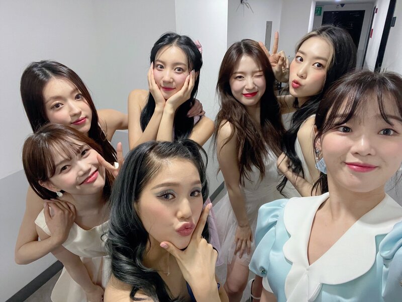 220211 OH MY GIRL Twitter Update documents 1