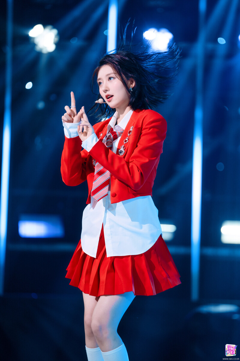 220501 IVE Gaeul - 'LOVE DIVE' at Inkigayo documents 1