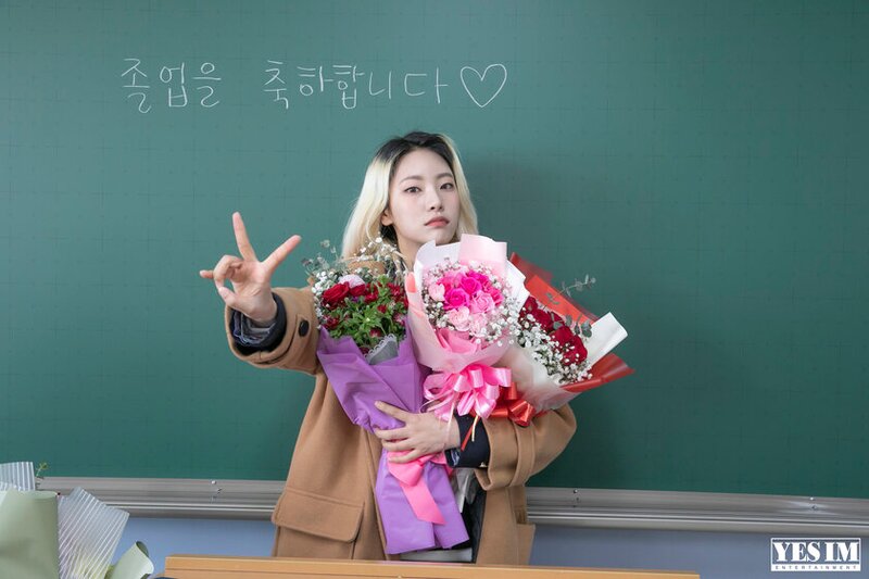 230210 YES IM Naver Post - Jia's Graduation Ceremony BEHIND documents 13