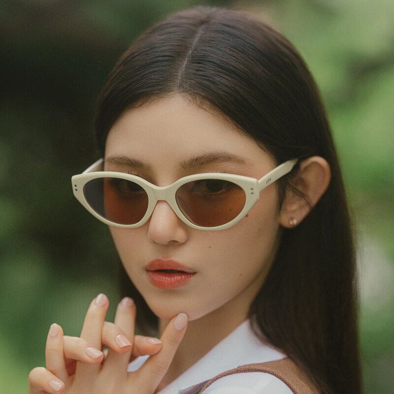 NewJeans for Carin - 24FW Eyeglasses Collection 'Can't Take My Eyes Off You' documents 1