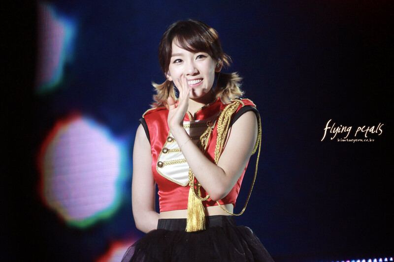 110909-10 Girls' Generation Taeyeon at Girls' Generation 2011 Tour in Taiwan documents 1