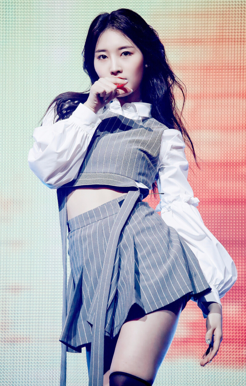 190318 Everglow Sihyeon - Debut showcase documents 17