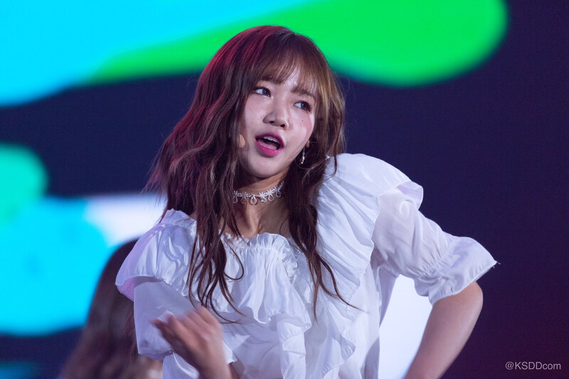 190815 Weki Meki Yoojung at 2019 K-WORLD FESTA documents 2