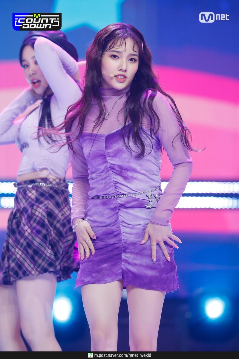 210812 Weeekly - 'Holiday Party' at M Countdown documents 30