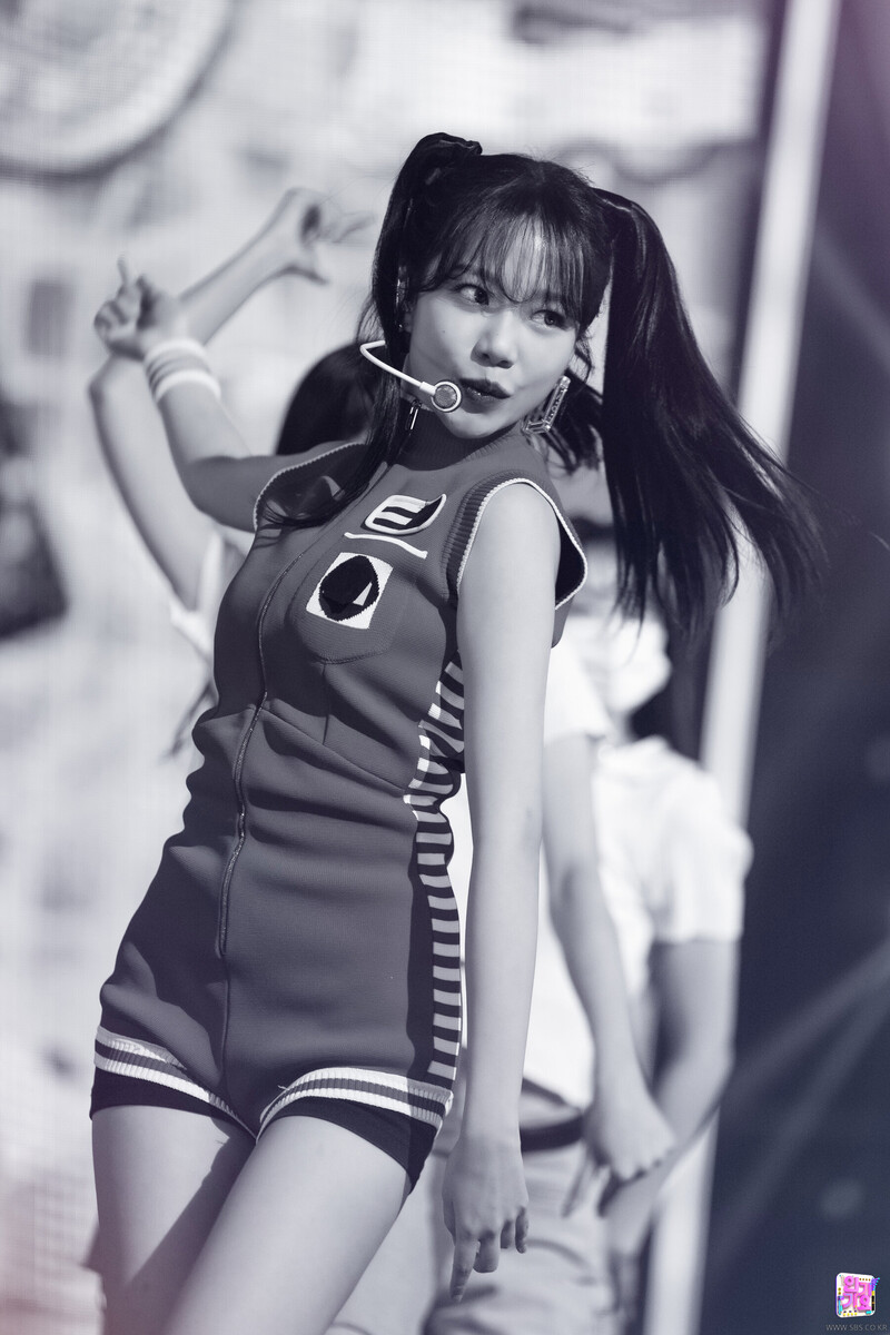 220612 Jo Yuri - 'Love Shhh!' at Inkigayo documents 16