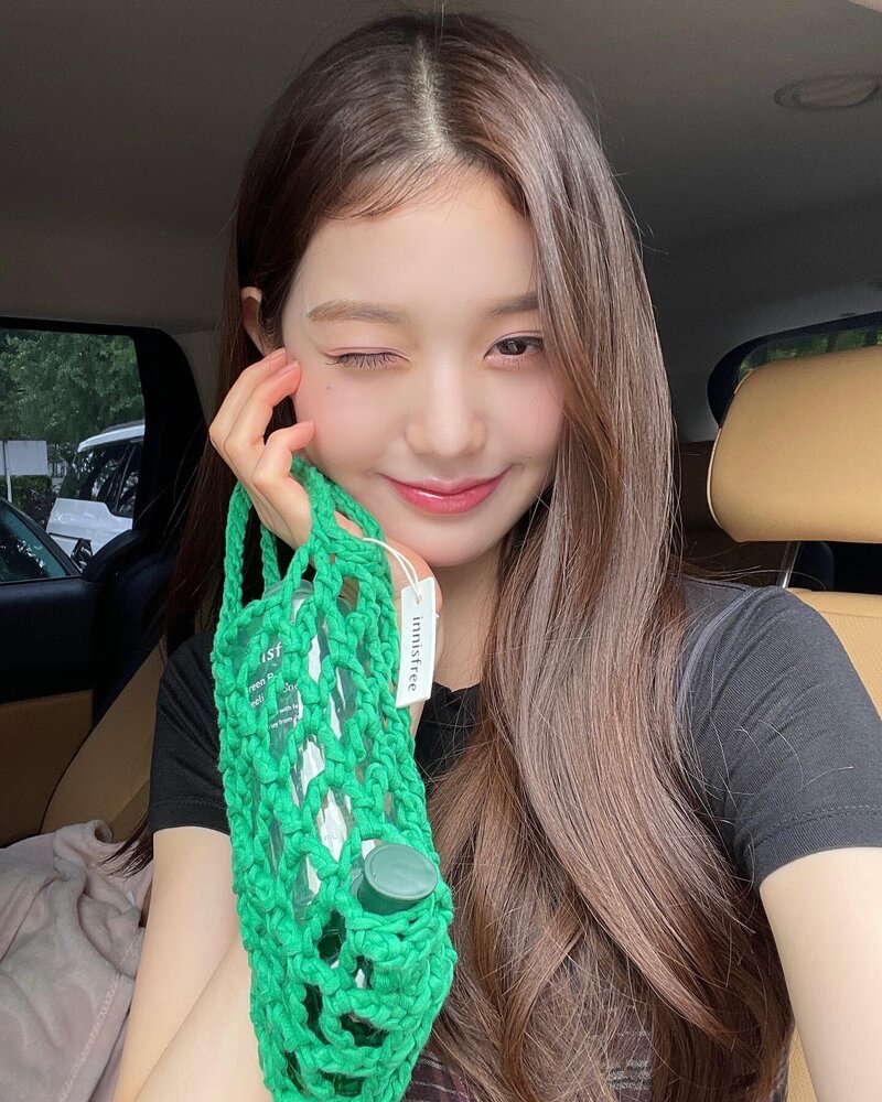 220822 IVE Wonyoung Instagram Update documents 1