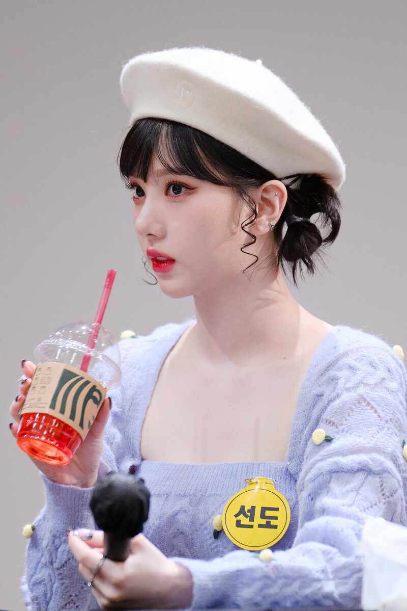 230203 VIVIZ Eunha - SoundWave Fansign documents 3