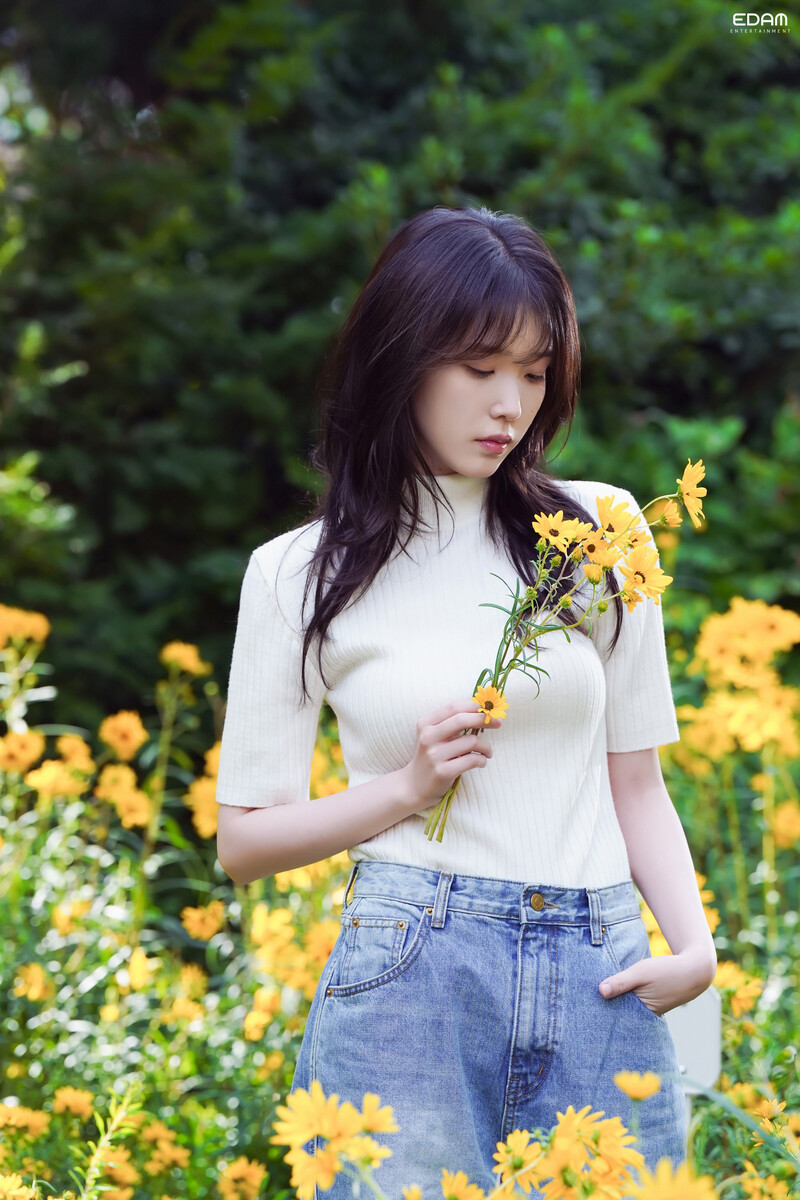 241113 EDAM Naver Post - IU - 2025 Season's Greetings Behind documents 2